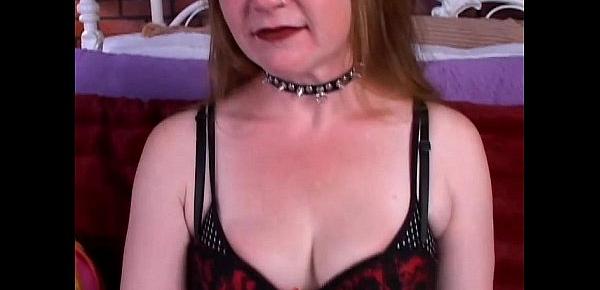 trendsKinky old spunker in sexy stockings strips and has a nice little wank